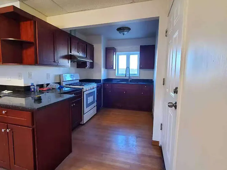 251 W 31st St #3 — Photo 3