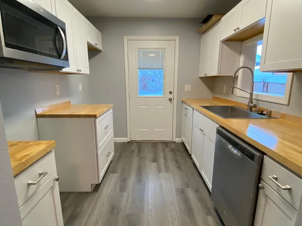 1210 Golden Berry Ave, Anchorage, AK 99515