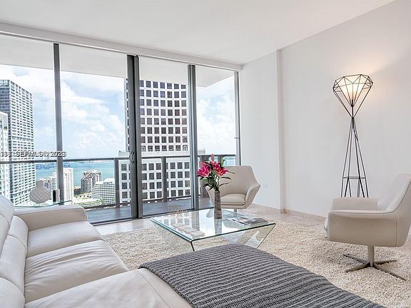 4th image of 68 SE 6th St #2807