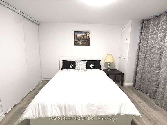3rd image of 442 Bonita Cres