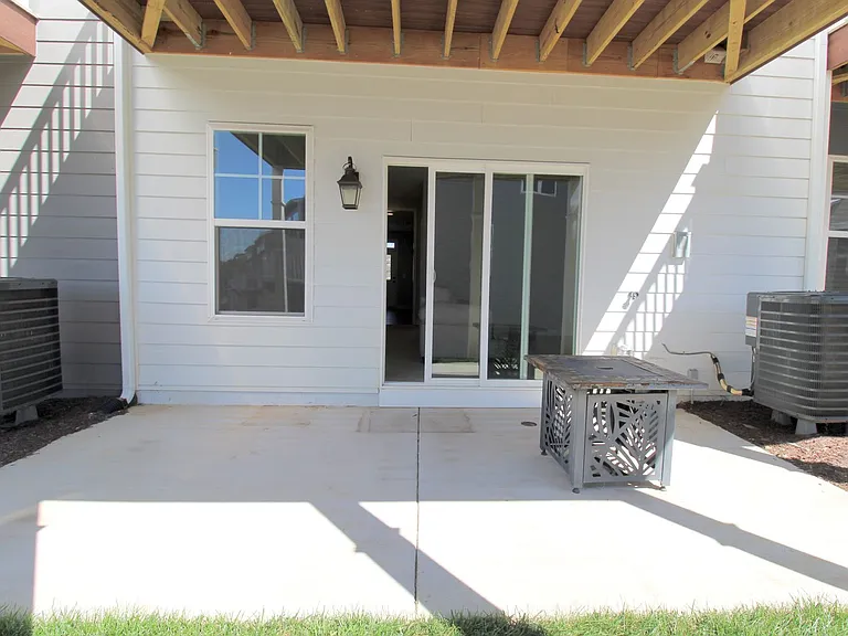 3398 Monterey Dr — Photo 32