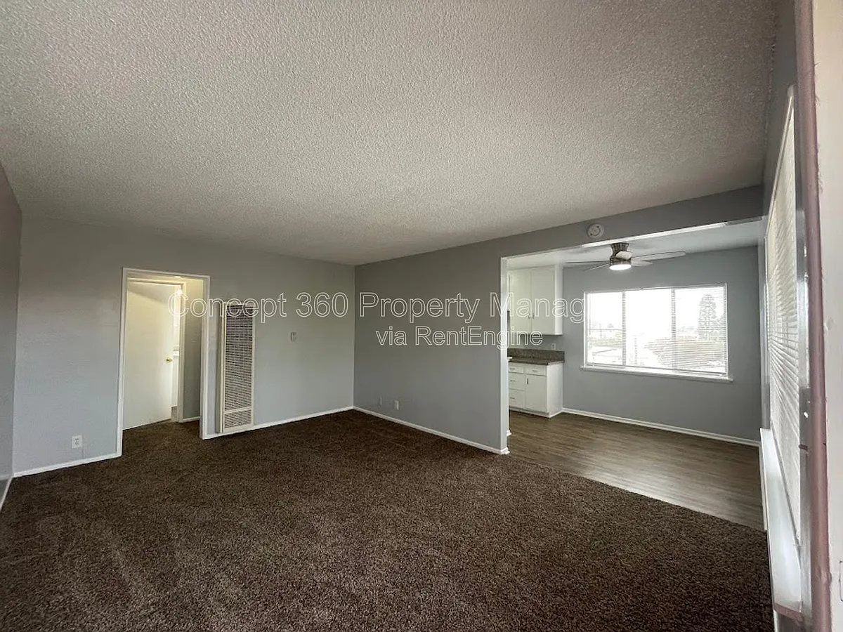 Building Photo - 911 Edgewood St #11