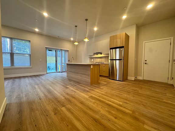 3rd image of 5222-24 Chester Ave #10