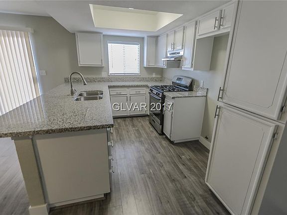 4th image of 531 Oakwood Ct