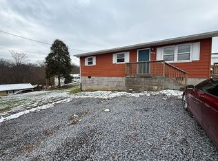128 3rd St, Fayetteville, WV 25840