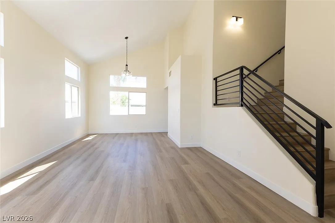 4 bed, 2.5 bath, 1922 sqft, $2,850 — Photo 3