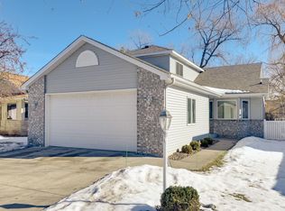 5670 Heather Ridge Dr, Shoreview, MN 55126