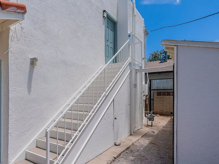 Euclid & 10th Apartments — Photo 24