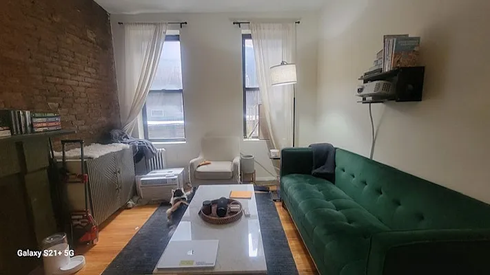 Rented by Chartwell Manhattan Realty | media 8