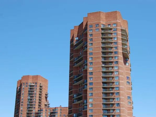 414 Harmon Cove Tower, Secaucus, NJ 07094