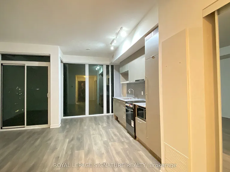 435 Richmond St W #Penthouse 102 — Photo 2