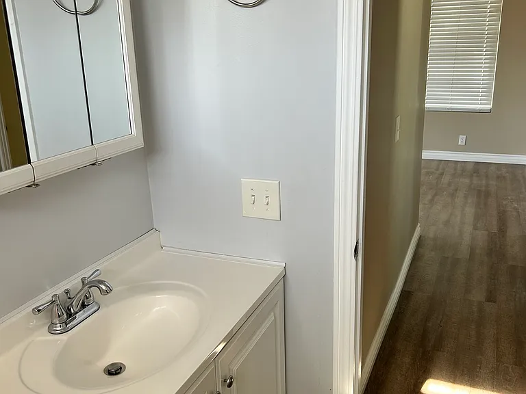 4948 Brighton Ave — Photo 10