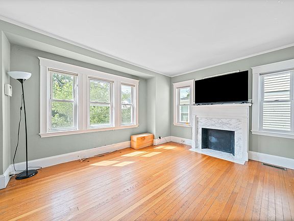 5th image of 84 Alstead St