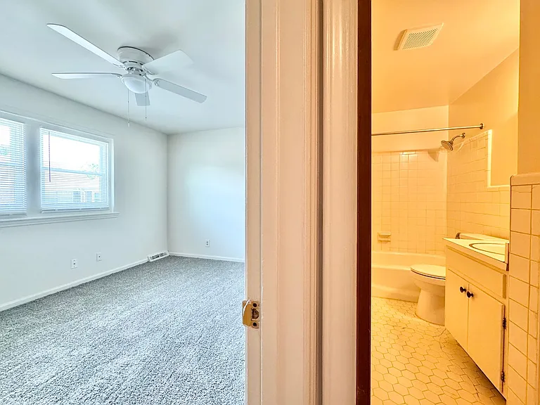 1723 E Cone Blvd #K — Photo 12