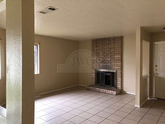 3rd image of 2101 Creekwood Dr