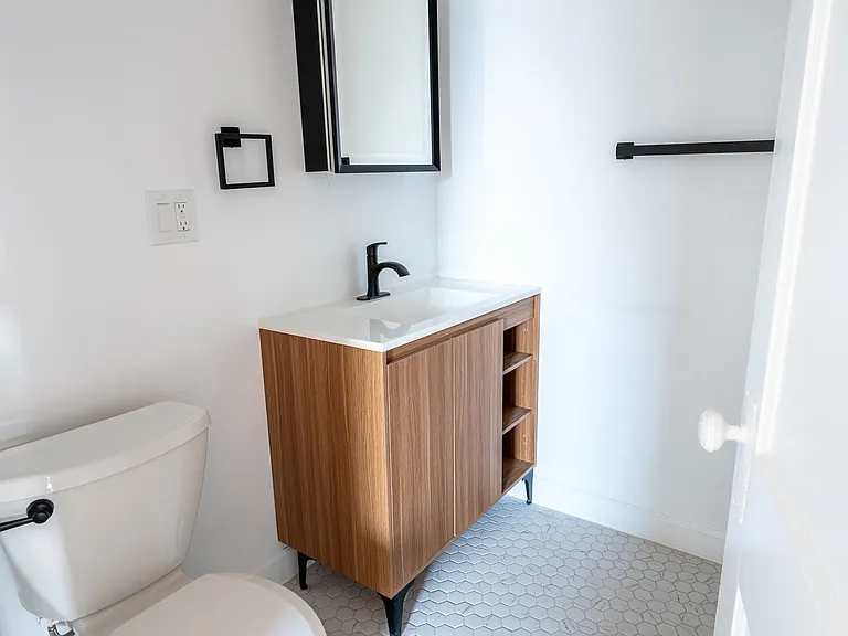 1458 W Foster Ave #1 — Photo 9