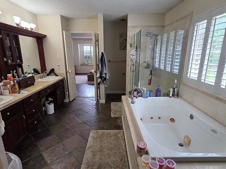 2425 Glen Ridge Dr — Photo 7