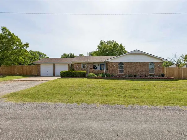 102 N Locust St, Fletcher, OK 73541
