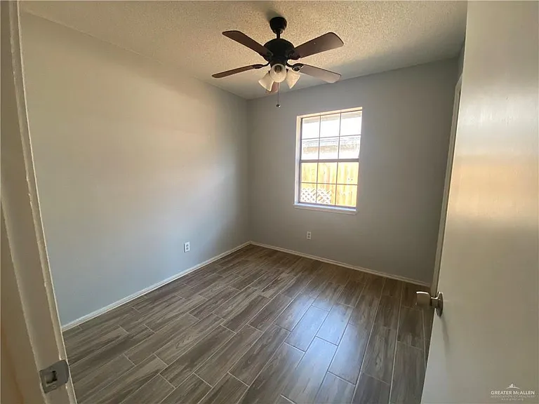 2203 E Coma Ave — Photo 11