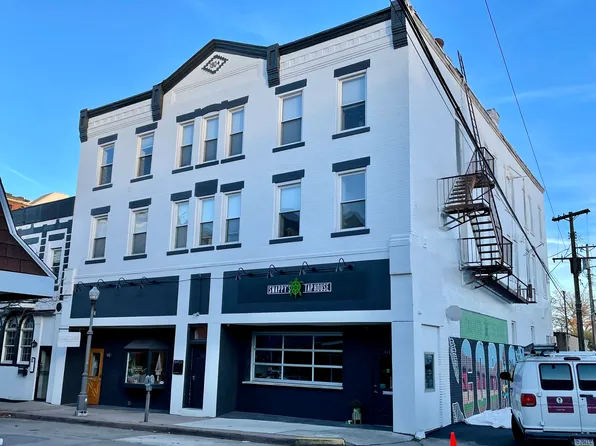 413 Mill St APT 4, Coraopolis, PA 15108