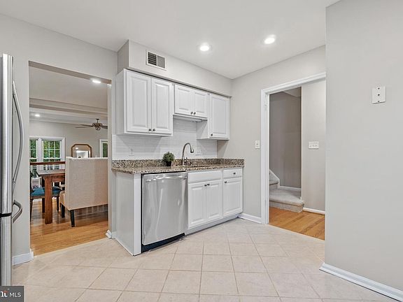 4th image of 6141 Summer Park Ln