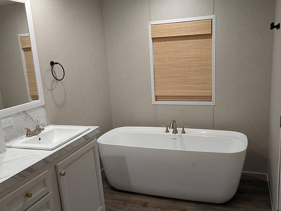 5th image of 303 Mercury Dr