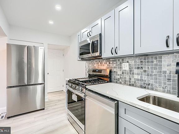 3rd image of 4400 Manorview Rd