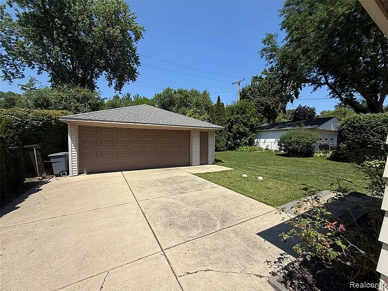 16996 Marguerite St — Photo 4