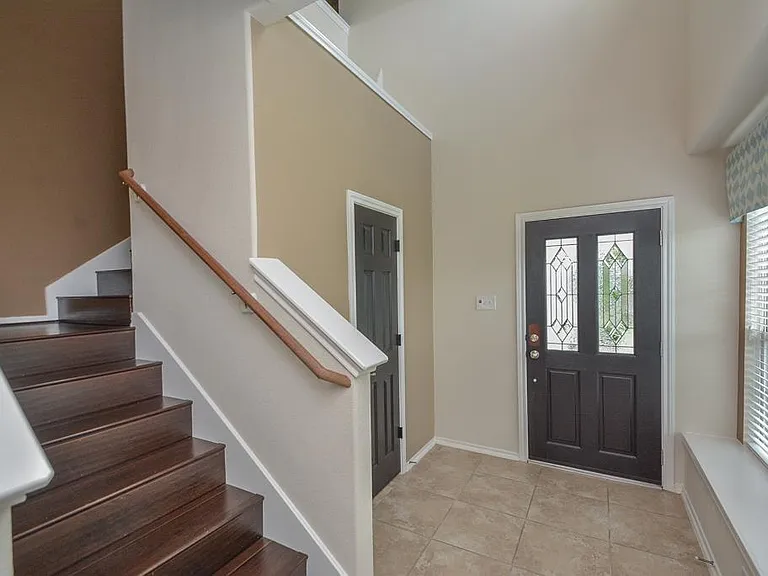 6490 Calgary Woods Ln — Photo 3