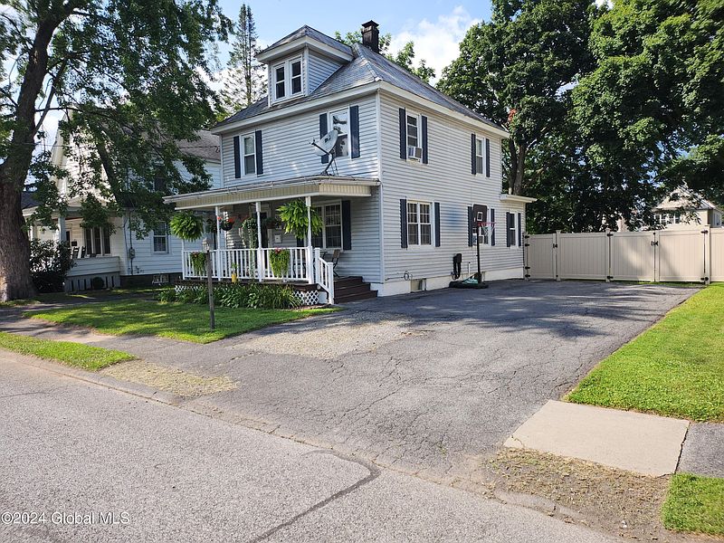 3rd image of 310 Riverside Avenue