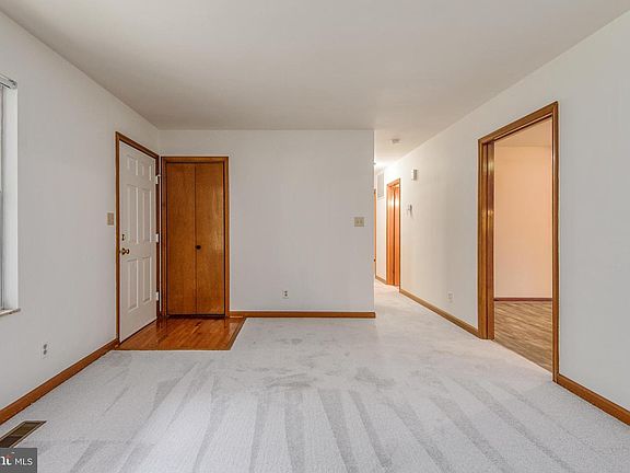 5th image of 448 Laurel Ave