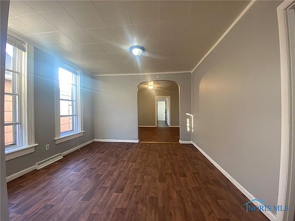 3rd image of 732 E Broadway St