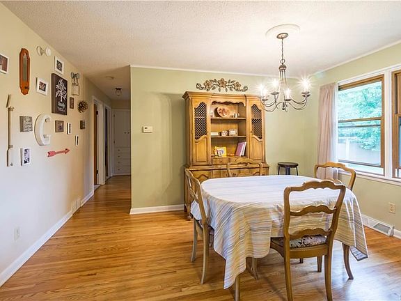 5th image of 2754 Oakland Dr