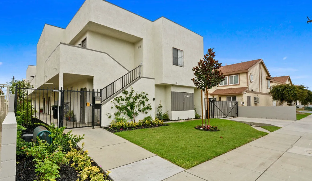 2 bed, 775 sqft, $2,500 — Photo 2