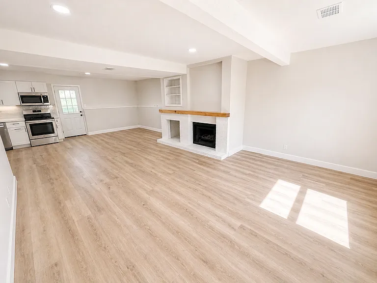 1434 E Willow Dr — Photo 6