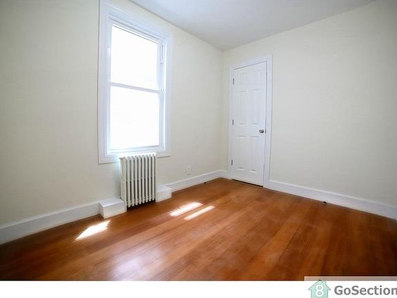 4th image of 10 Locust Hill Ave APT 1