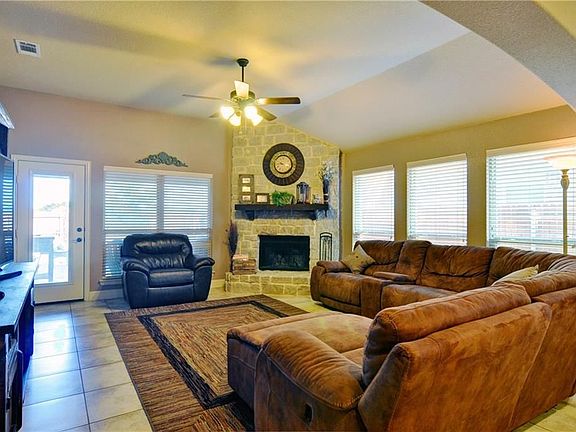 5th image of 841 Graham Dr