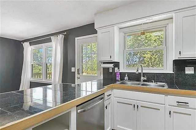 4110 W 47th Ter — Photo 11