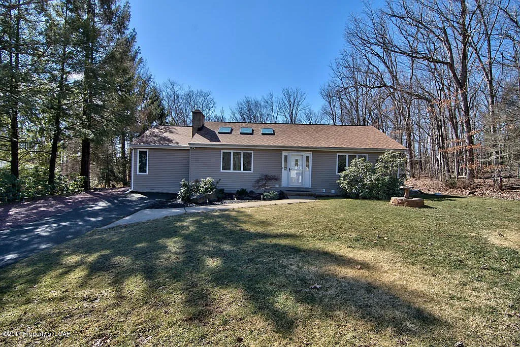 212 Maple Rd photo 1