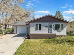 2002 8th Ave W, Williston, ND 58801