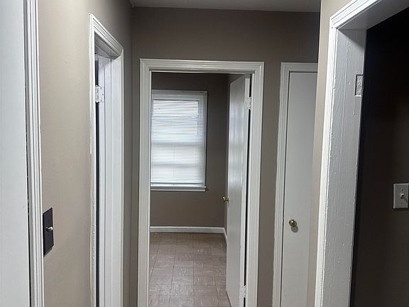 3rd image of 1422 Abernathy Rd