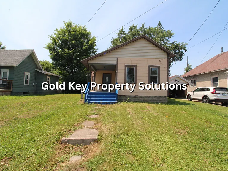 1601 N Elm St — Photo 3