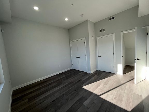 2nd image of 522 W Berks St APT 2
