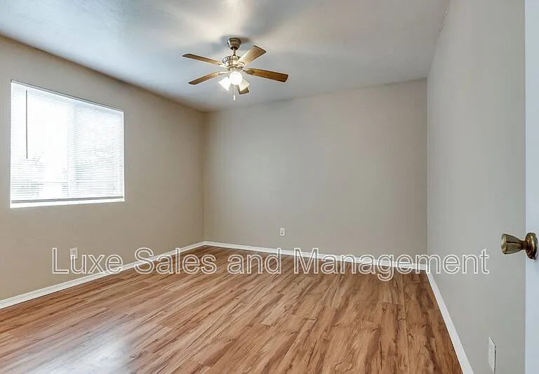 6026 Nw Expy #C — Photo 18