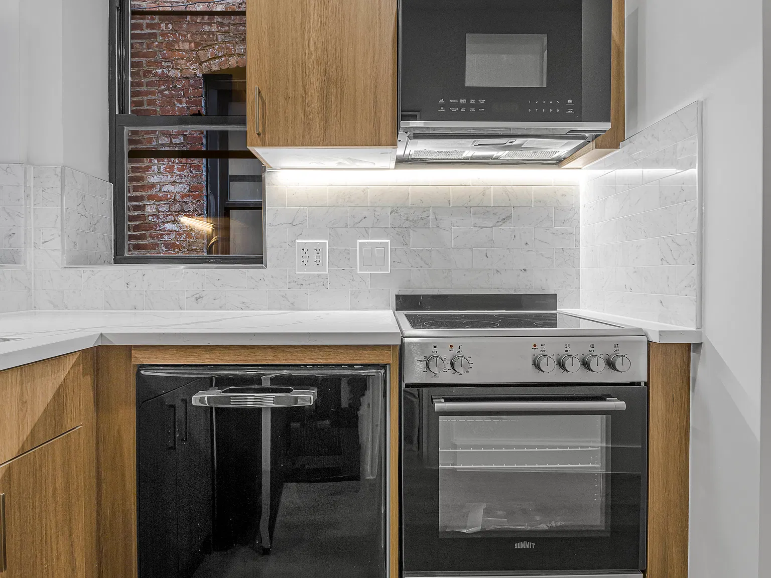 255 West 15th Street — Photo 2