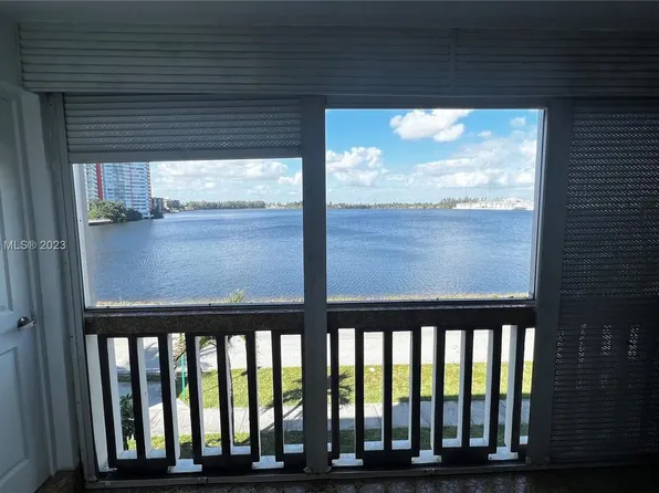 18601 NE 14th Ave APT 305, Miami, FL 33179