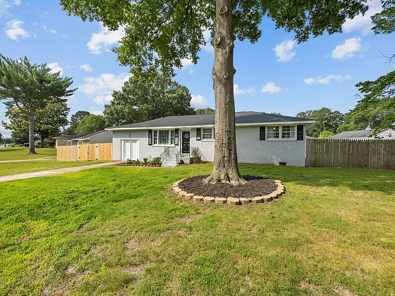 2001 Angora Dr — Photo 3
