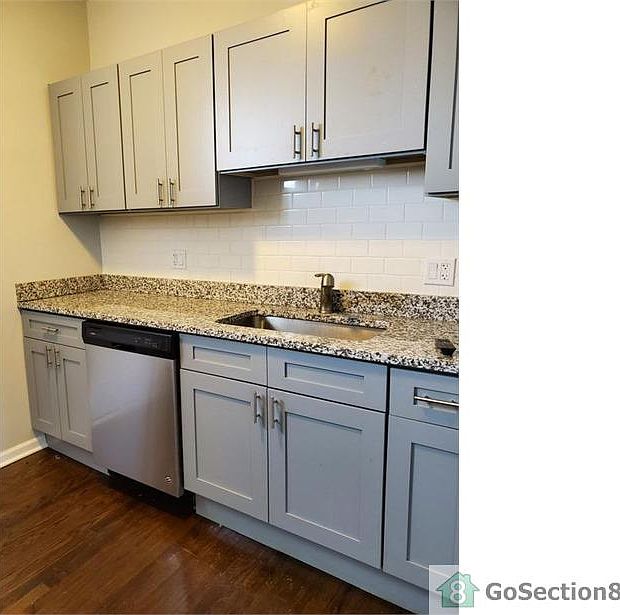 1st image of 4614 S Lake Park Ave APT 3W