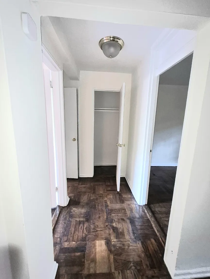 2 bed, 940 sqft, $2,400 — Photo 3