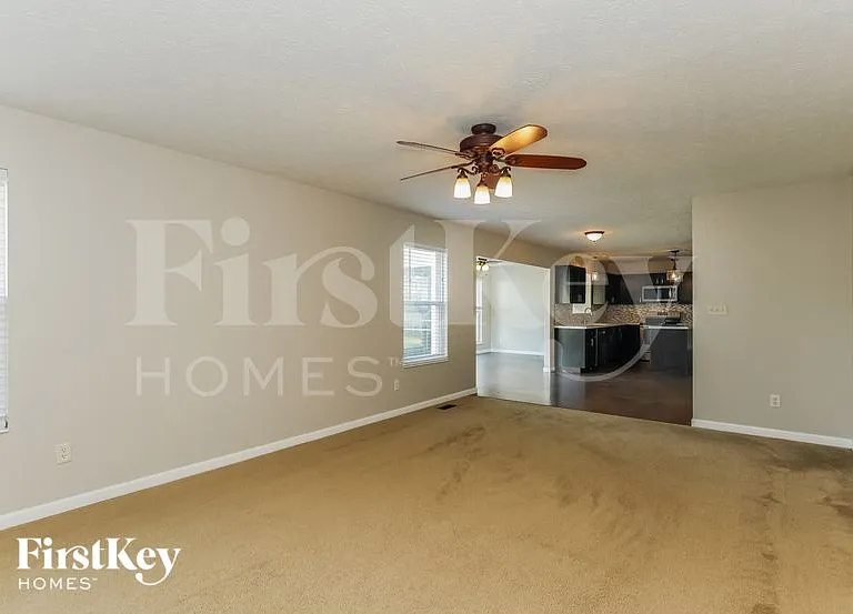 160 Cambridge Dr — Photo 3